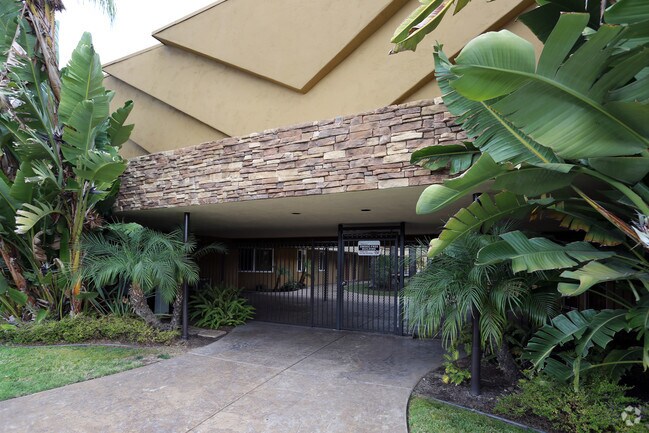 Lexington Pines Apartments