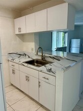 Building Photo - 10832 N Kendall Dr