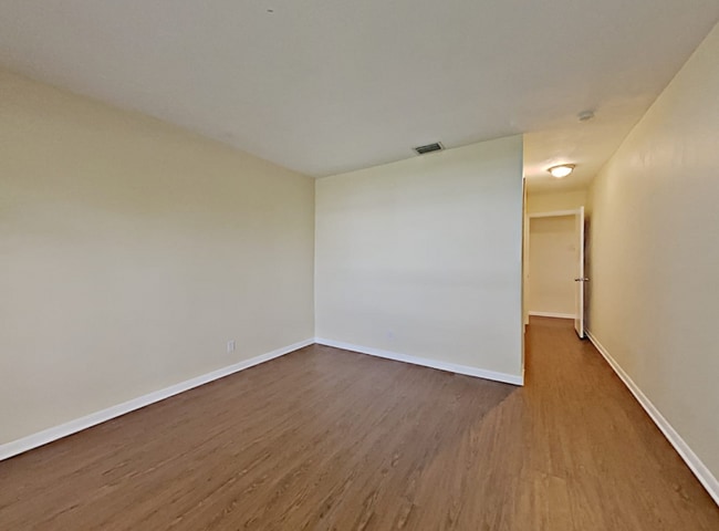 Building Photo - 4444 NE 29th Ave