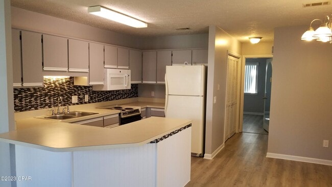 Building Photo - 817 Premier Dr