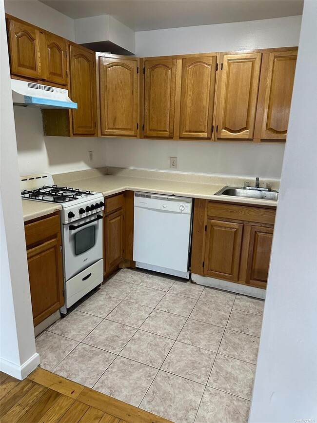 Building Photo - 805 Barbey St