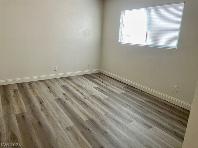 Foto del edificio - 5195 Gray Ln