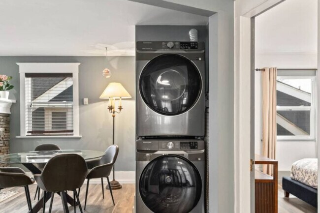 Building Photo - 2029 Collingwood St