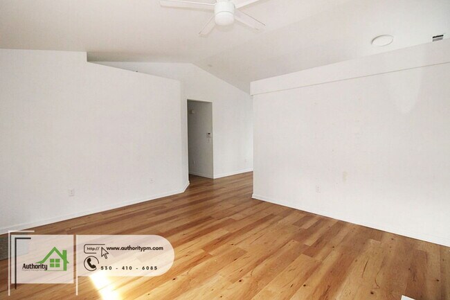 Foto del edificio - 752 Lotus Ct