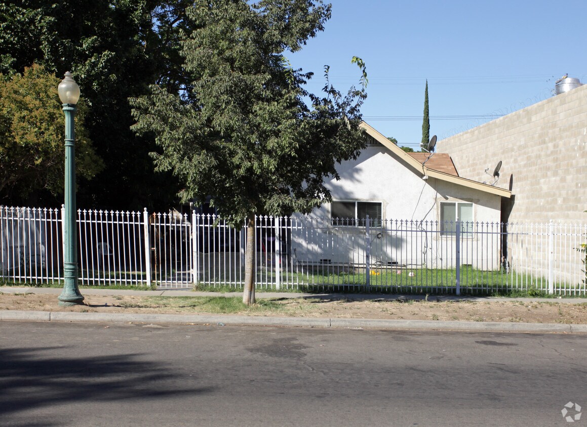 Building Photo - 821 4th St
