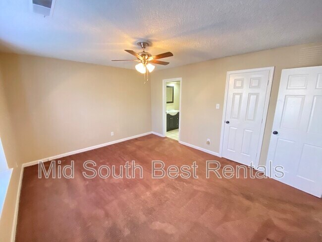 Foto del edificio - 4512 Laird Dr