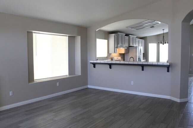 Foto del edificio - North West Home with Solar and Pool for Rent