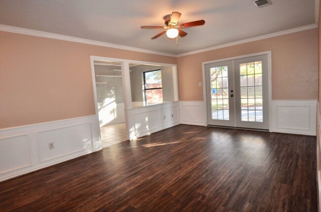 Foto del edificio - FOR LEASE!  Nice 3-2-1 Brick Home In Great...