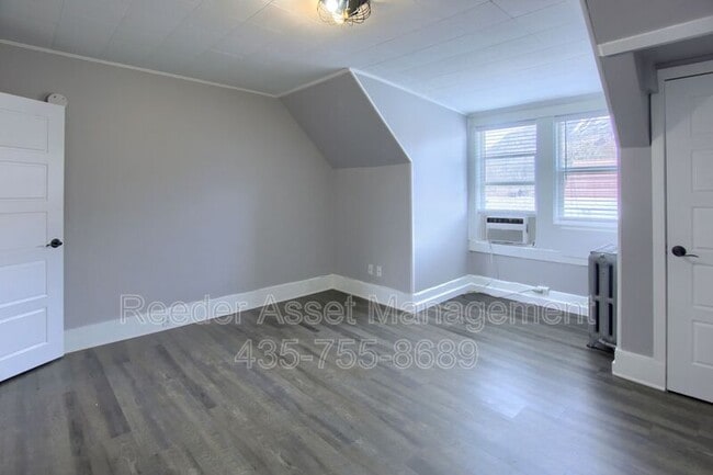 Building Photo - 867 26th St