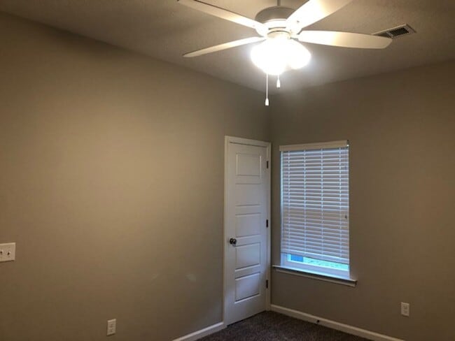 Foto del edificio - 3 Bedroom/2 Bath 5 minutes from base!!!