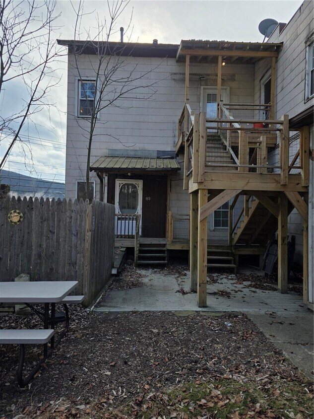 Building Photo - 11 W Front St