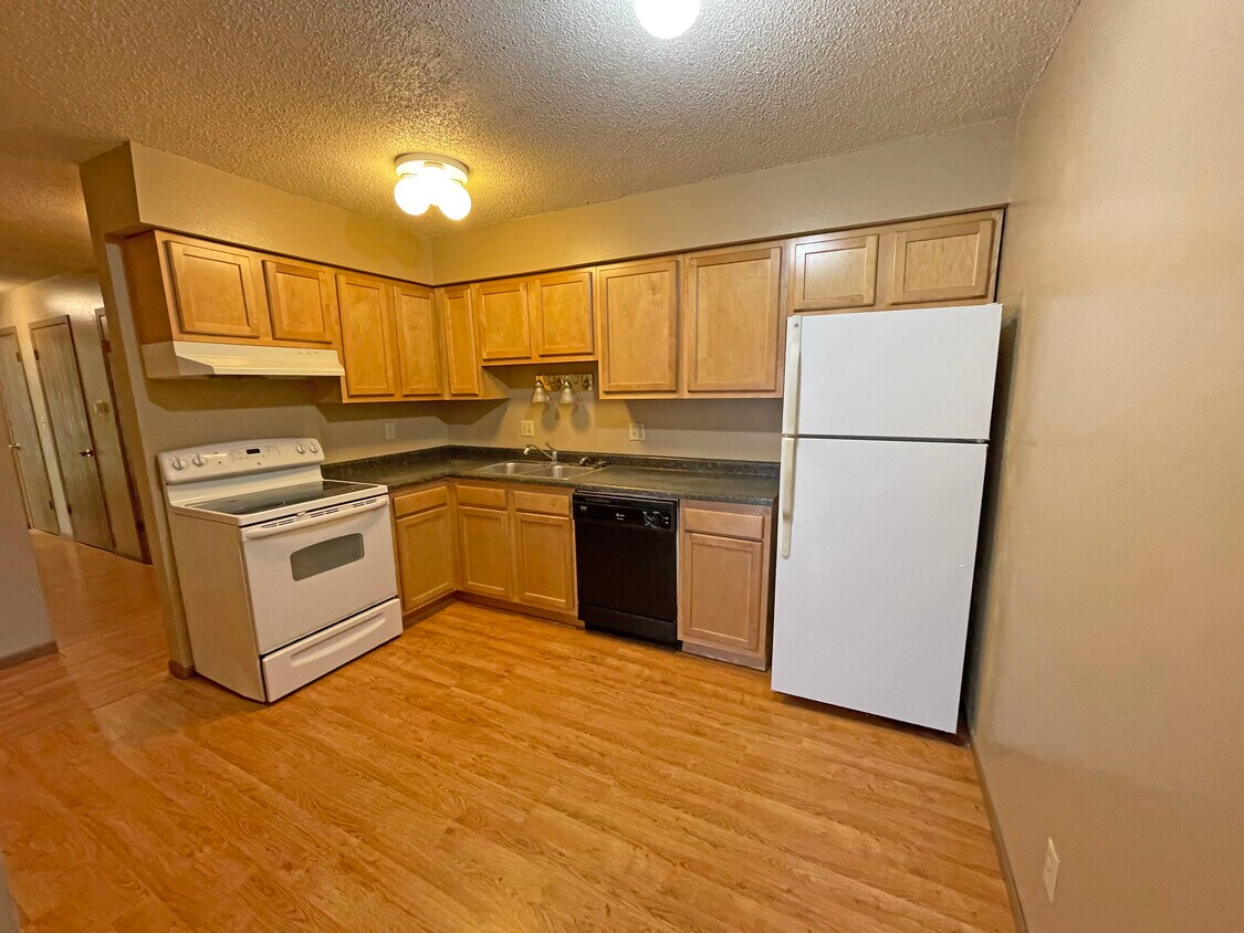 Primary Photo - 404 S Gilbert St