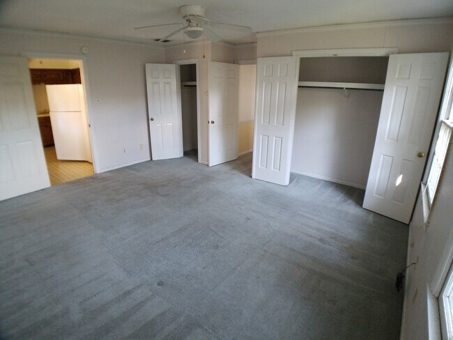 Building Photo - 450 N Columbia St