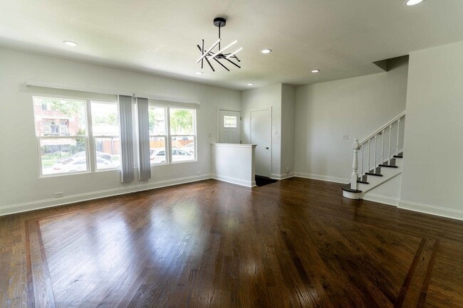 Building Photo - 4717 W Berteau Ave