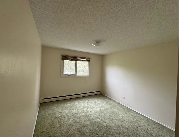 Building Photo - 5806 52 Av
