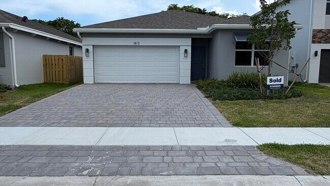 Foto del edificio - 1872 NW 6th Ct