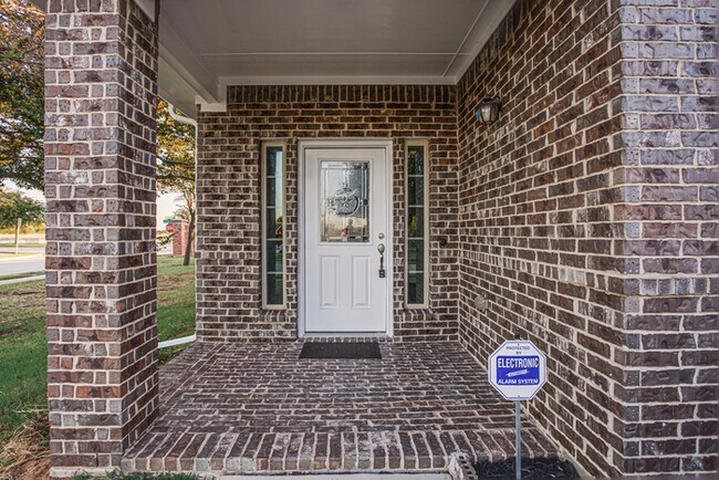 Foto del edificio - 9401 Navarro St. Crowley, TX 76036