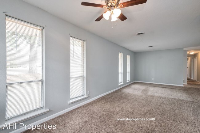 Building Photo - 4 br, 2 bath House - 151 Carol Villa Drive