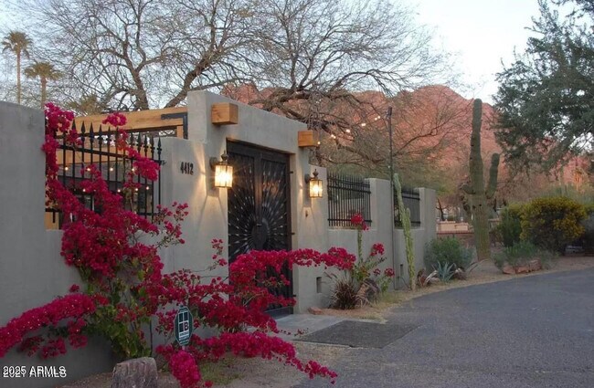 Foto del edificio - 4412 E Vermont Ave
