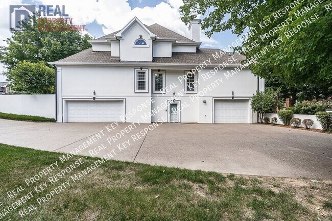 Building Photo - Large 5 bedroom Executive Luxury Home in t...