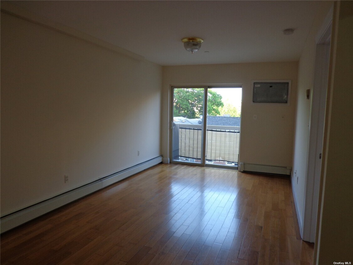 Building Photo - 141-39 Pershing Crescent