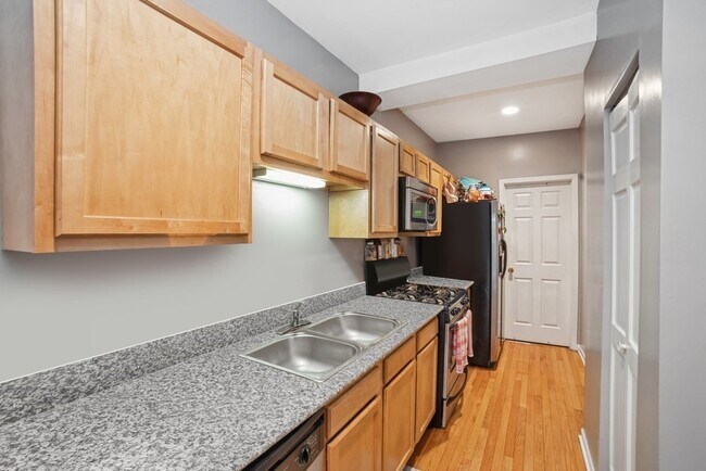 Building Photo - 2111 E 67th St