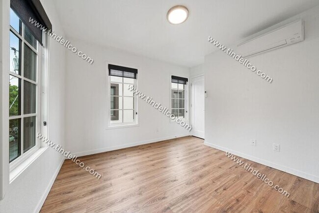 Foto del edificio - Light & Bright 2 Bedroom Townhome Apartmen...