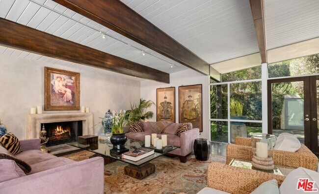 Building Photo - 2530 Hutton Dr