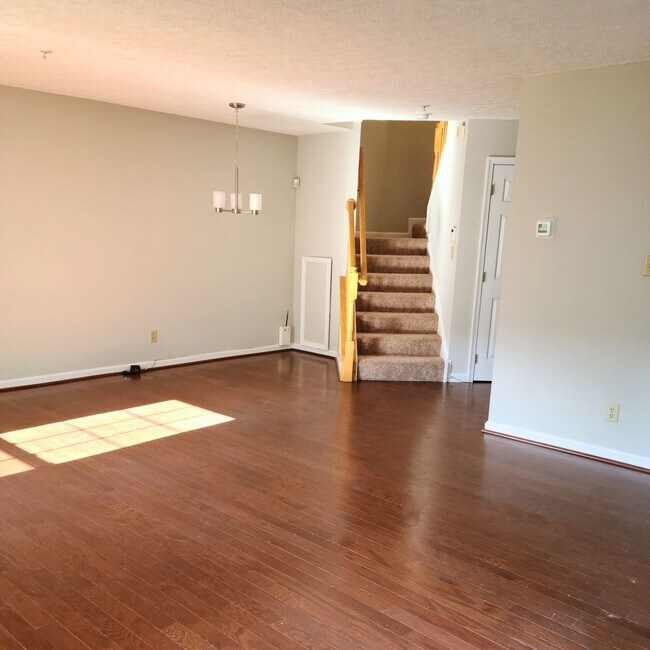 Foto del edificio - Spacious 3 Bedroom Townhome in Oldfarm.