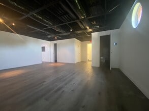 Building Photo - 406 E Vine St