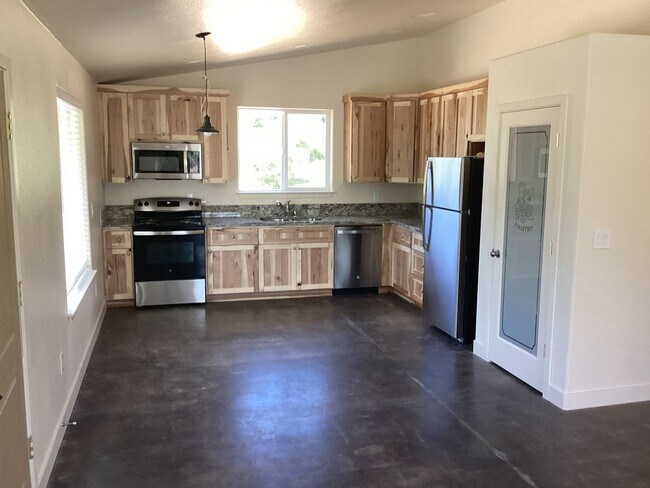 Foto del edificio - Newly Built Home Near Salt Creek Trail Move in Ready