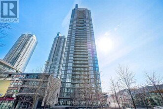 Building Photo - 15 Fort York Blvd