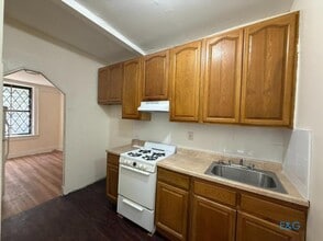 Building Photo - 166-25 89th Ave
