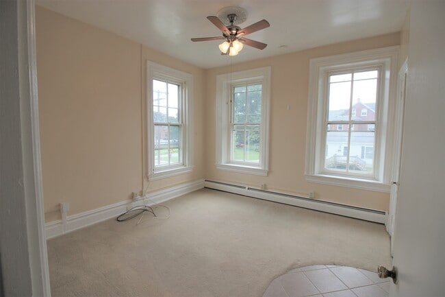 Foto del edificio - 322 Hodgson St