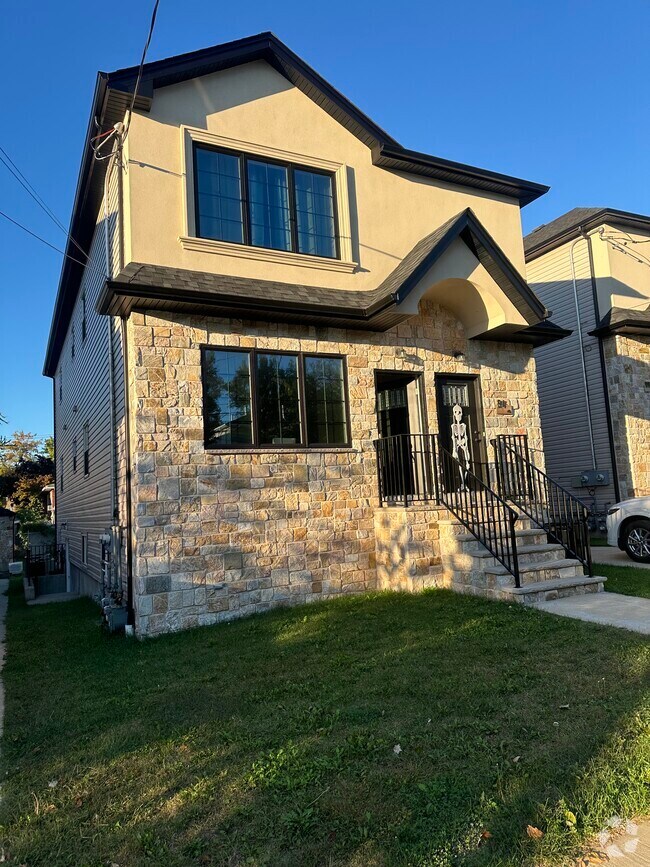 Eltingville Houses for Rent with High Ceilings Staten Island, NY 1