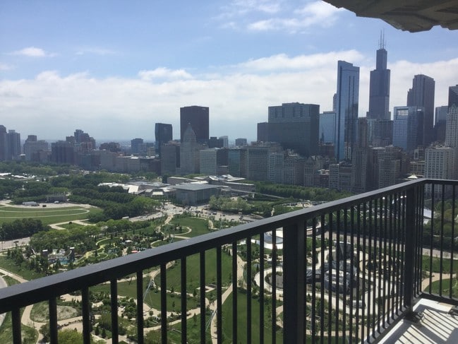 City View from Balcony - 400 E Randolph St Apartment