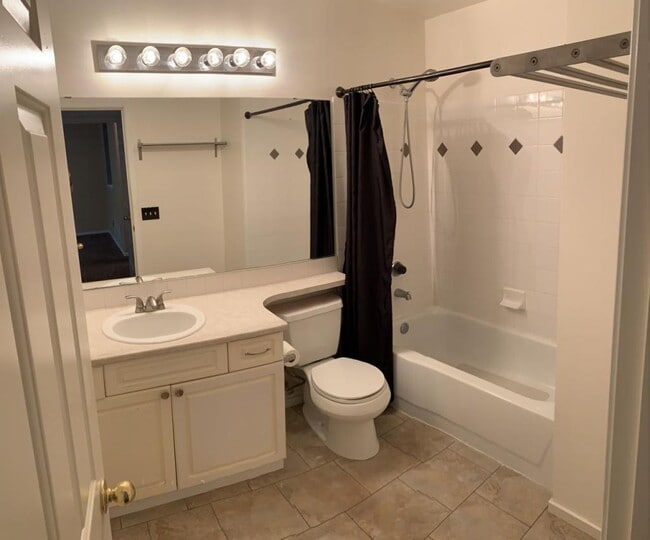 Foto del edificio - 18501 SE Newport Way