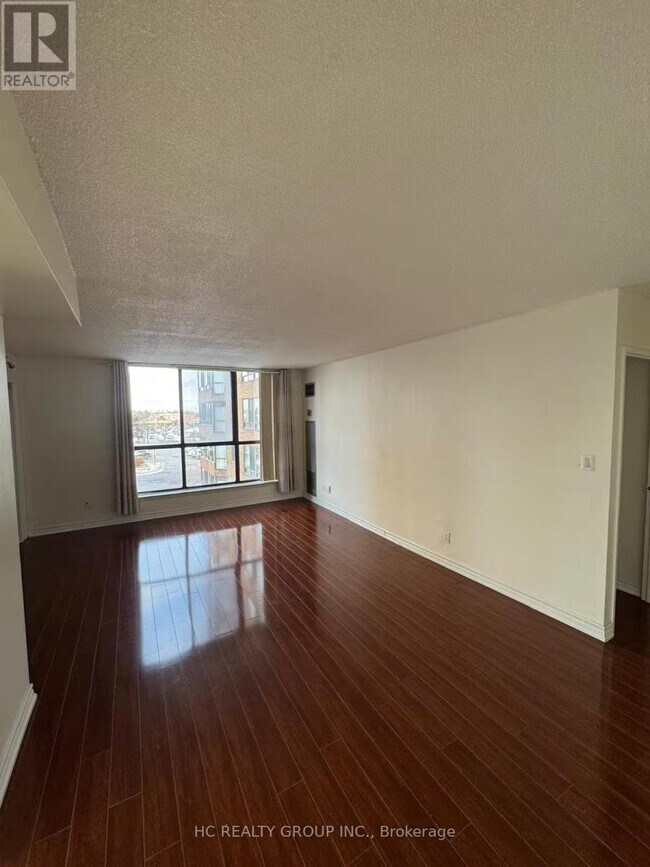 Photo du bâtiment - 55 Bamburgh Cir