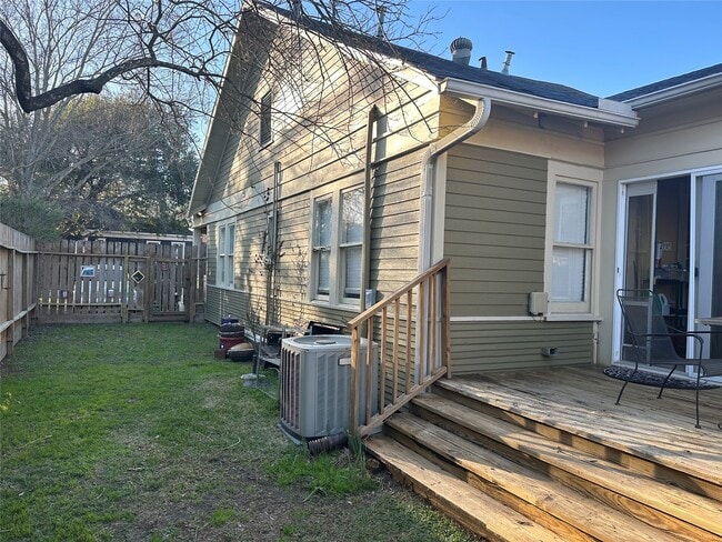 Building Photo - 1406 Columbia St