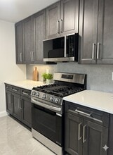 Building Photo - 323 Stratford Pl