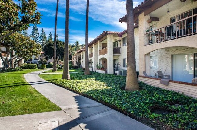 Foto del edificio - 10669 San Diego Mission Rd