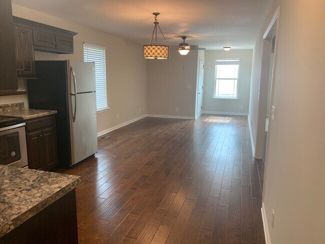 Building Photo - 3 Bedroom, 2 Bath Home Located in Manchest...