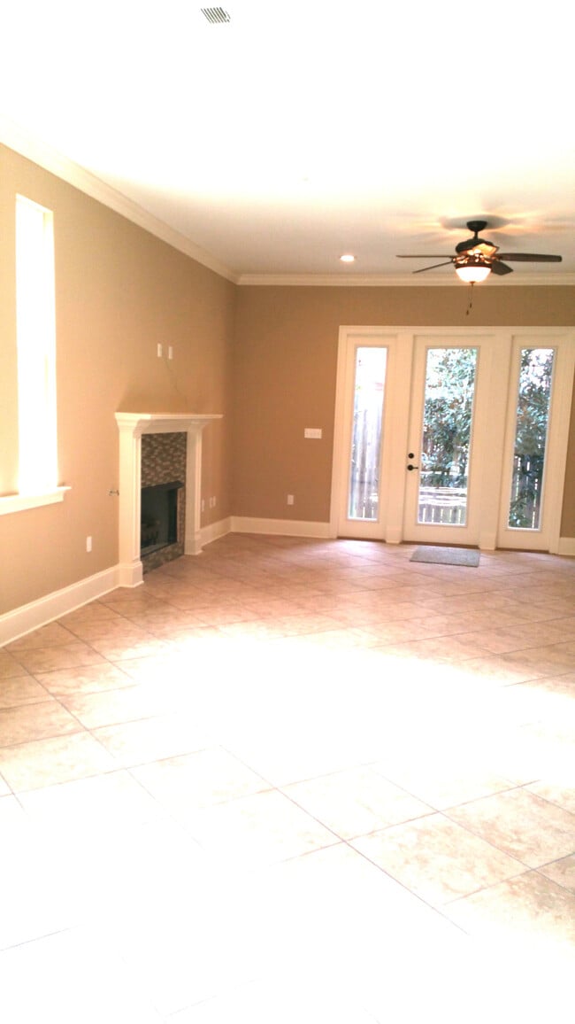 Building Photo - 1812 Ashley Hall Way