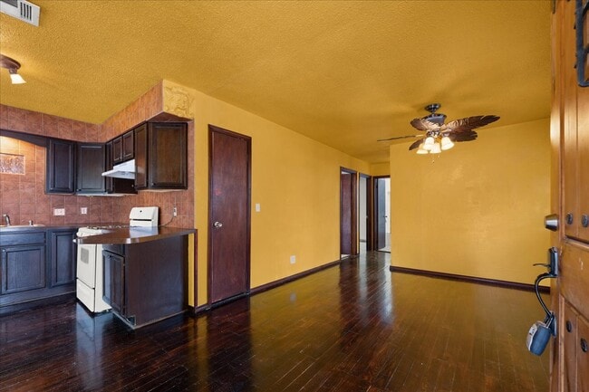 Photo - 19 E Wayne Ave House