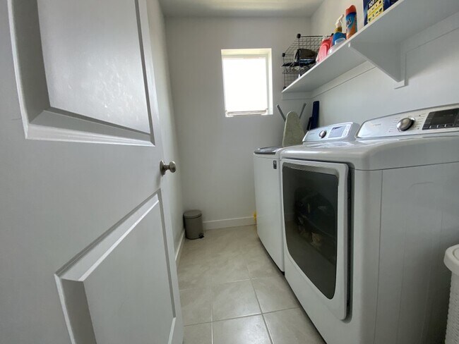 Building Photo - 15289 S Tack Way