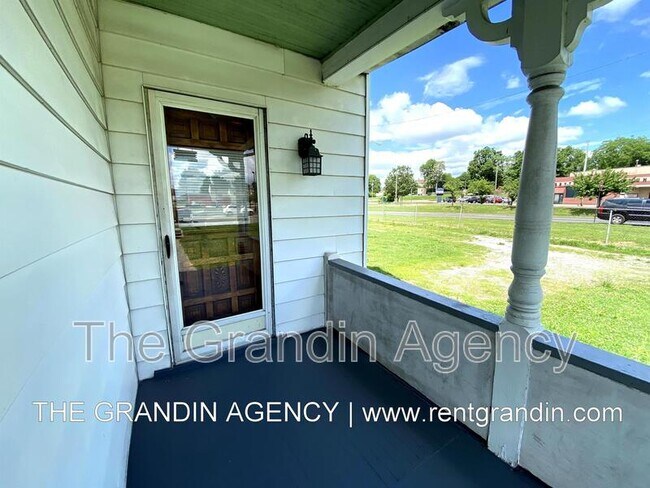 Foto del edificio - 909 13th Street SE