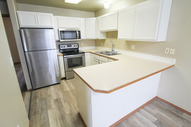 Building Photo - 407 E 8th Ave