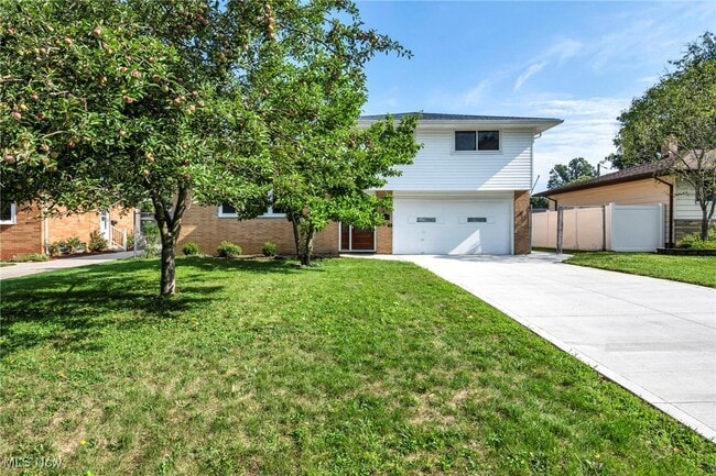 Building Photo - 23976 Noreen Dr