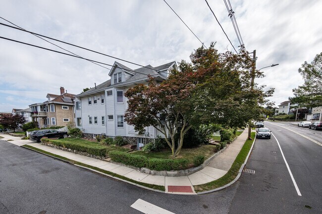 Building Photo - 681 Belmont St