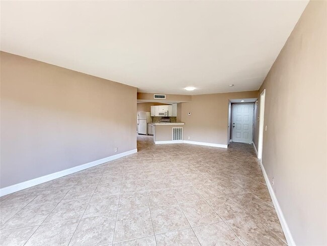 Foto del edificio - 8781 Wiles Rd